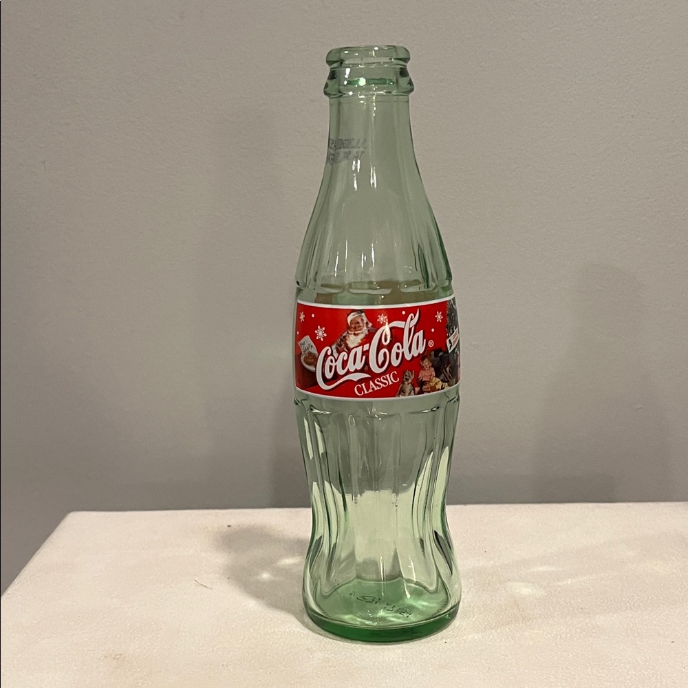 Genuine Classic Coca-Cola Bottle - 8 oz 2002 Santa Edition